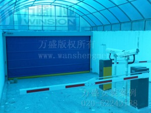 新疆哈密鐵路局家屬小區地庫快速卷門安裝案例